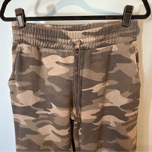 Wild Fable High-Rise Vintage Jogger Sweatpants in Camoflauge - Picture 4 of 11